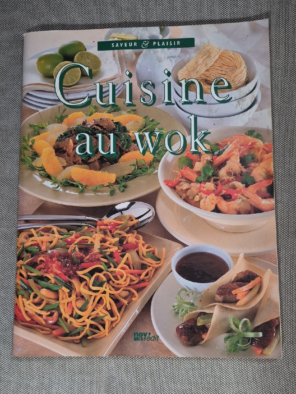 Cuisine au wok Recipe Book - Green Cover